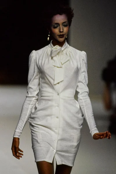 Look 60